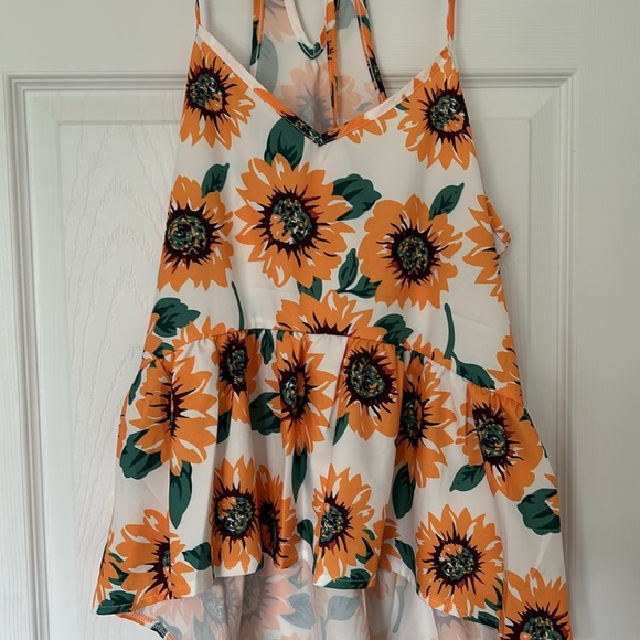 🌻SHEIN Like New Sunflower Flowy Tank Top🌻 - Picture 2 of 8